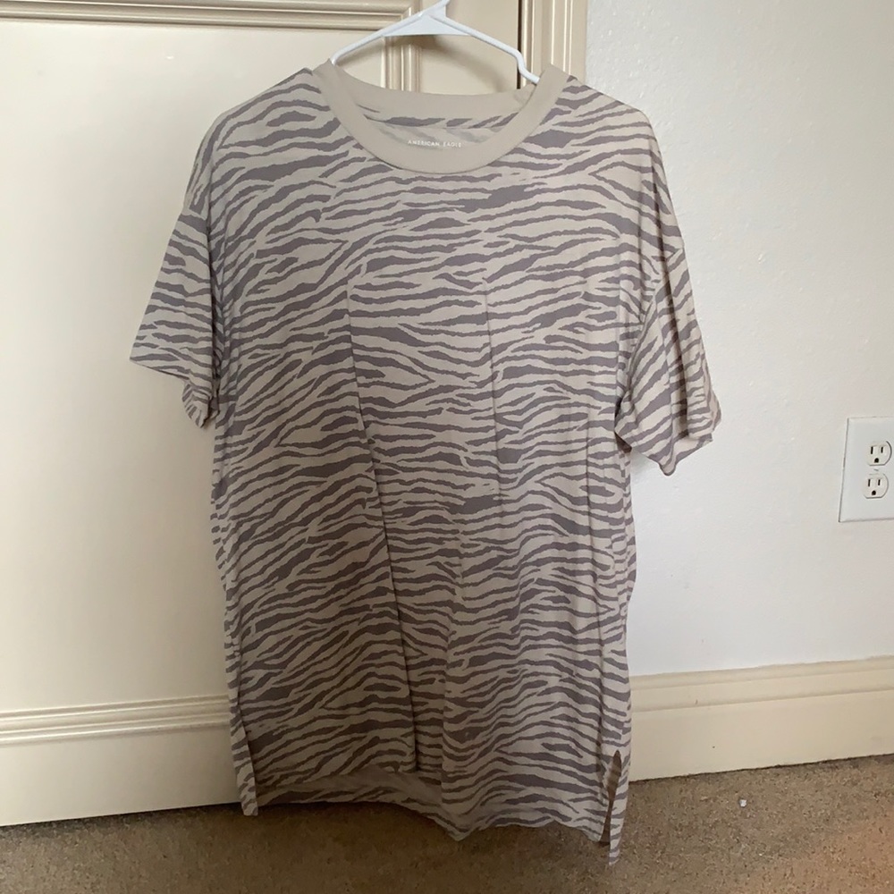 AMERICAN EAGLE ZEBRA TEE NWT